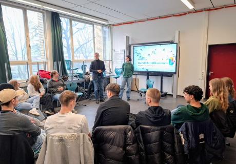 Schülerinnen und Schüler setzen sich mit der eigenen Zivilcourage auseinander